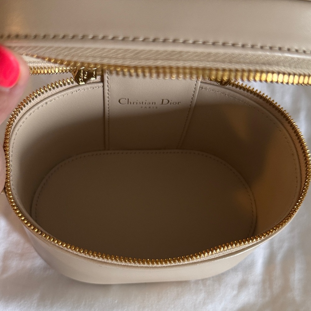 CD Signature Vanity Case - Picture 9 of 11